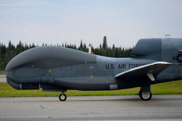 Самолет-разведчик США наблюдал за поисками летчика упавшего Су-27