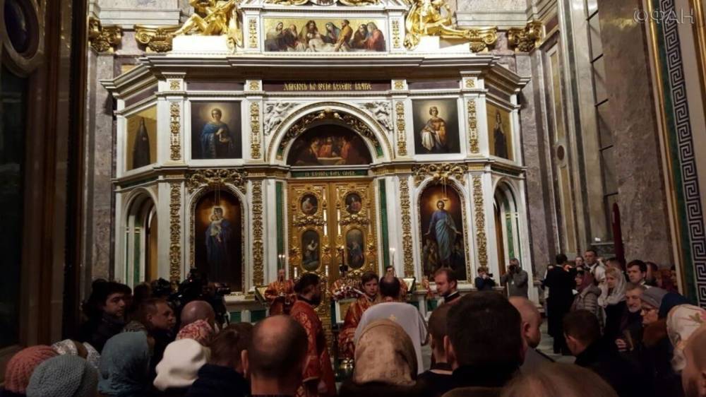Правительство Петербурга ограничило посещение храмов, а не деятельность РПЦ