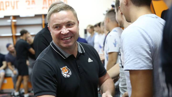 Главный тренер "Амура" Гулявцев продлил контракт с клубом