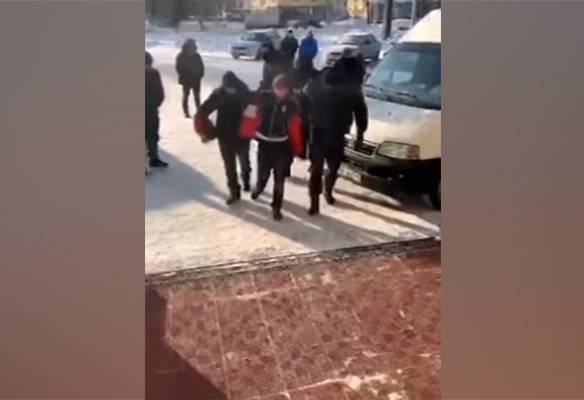 Напавший на конвоира и сбежавший из здания суда кузбассовец снова предстанет перед судом
