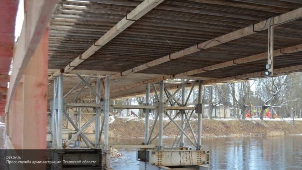 Упавший с моста пенсионер утонул в реке в Тверской области