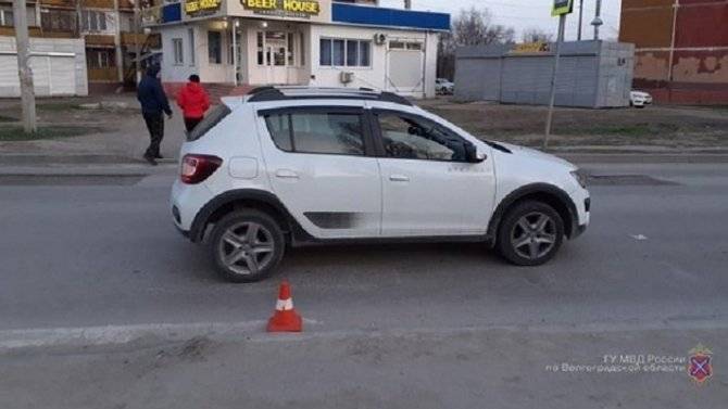 В Волгограде иномарка сбила женщину на переходе