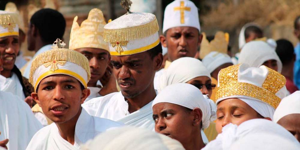 Православная церковь Эфиопии изгоняет коронавирус дымом ладана