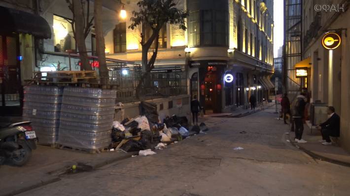 Стамбул превратился в кошмар для туристов из-за разрухи, мусора и агрессивных турок