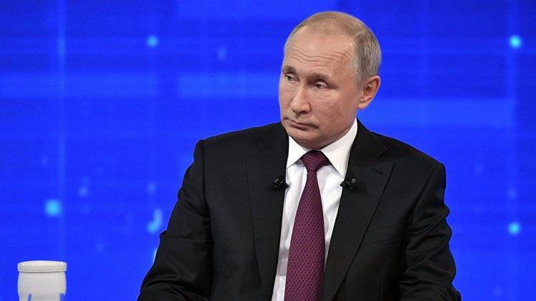 "За" и "против" обнуления сроков Путина: опрос "Левада-центра"