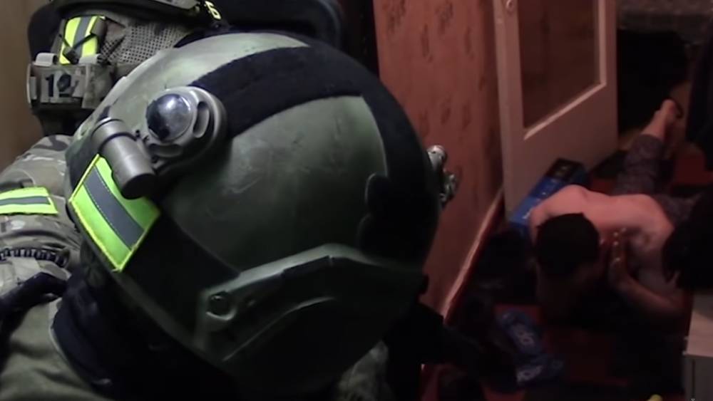 Появилось видео задержания сотрудниками ФСБ причастного к организации теракта в Краснодаре