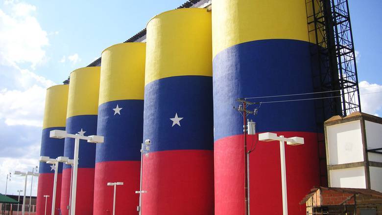 Венесуэла начала продавать нефть по $5 за баррель