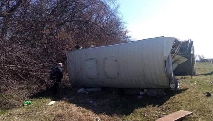 Погибший и пострадавшие: в Воронежской области грузовик столкнулся с автобусом