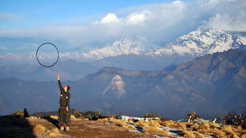 Посольство пытается найти не выходящих на связь россиян в горах Непала