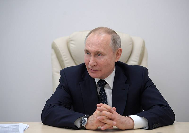 Путин не контактировал с зараженным коронавирусом сотрудником Кремля