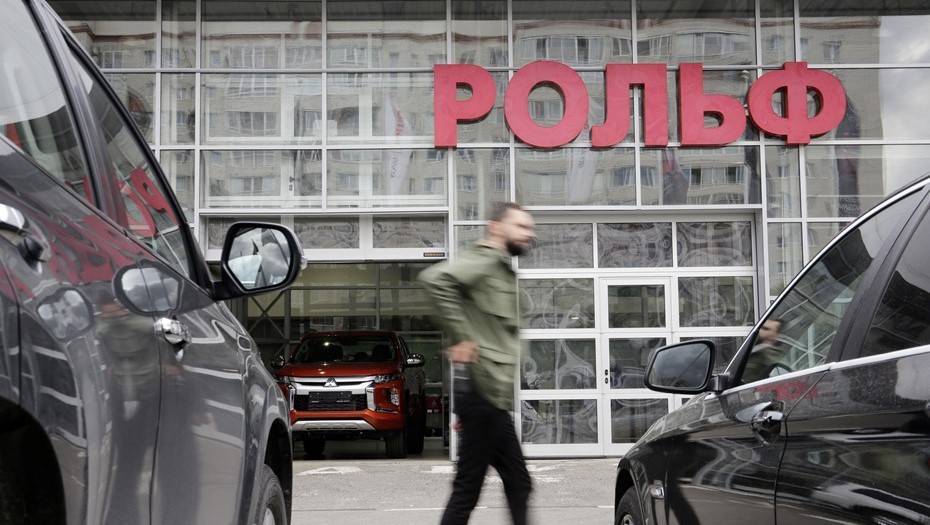 Крупнейший автодилер Петербурга закроет свои центры на неделю из-за коронавируса