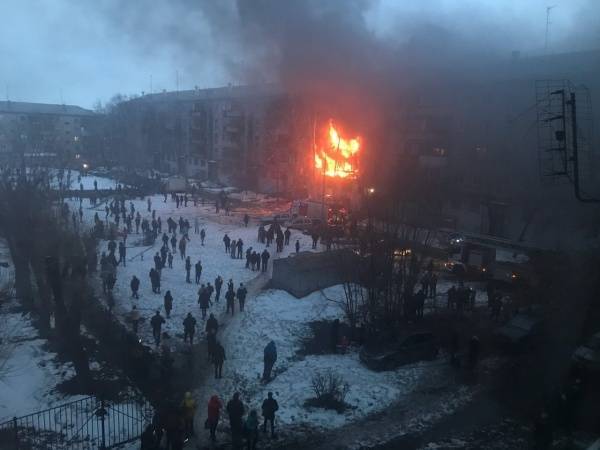 В Магнитогорске жильцам шести подъездов пострадавшего от взрыва газа дома разрешили вернуться домой