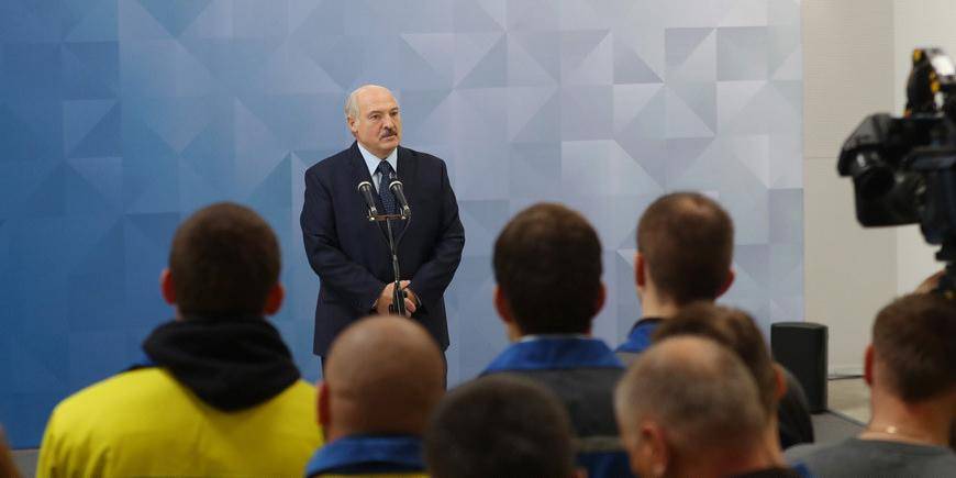 "Людей как тараканов": Лукашенко предостерег Минск от "печального опыта" Москвы