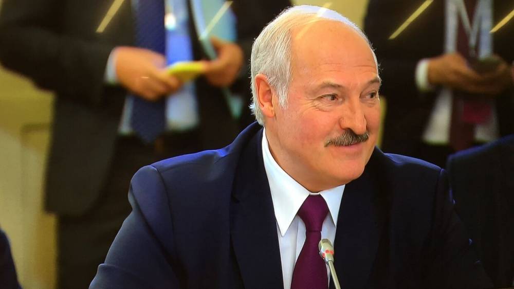 Лукашенко выступил против закрытия соседних границ из-за коронавируса
