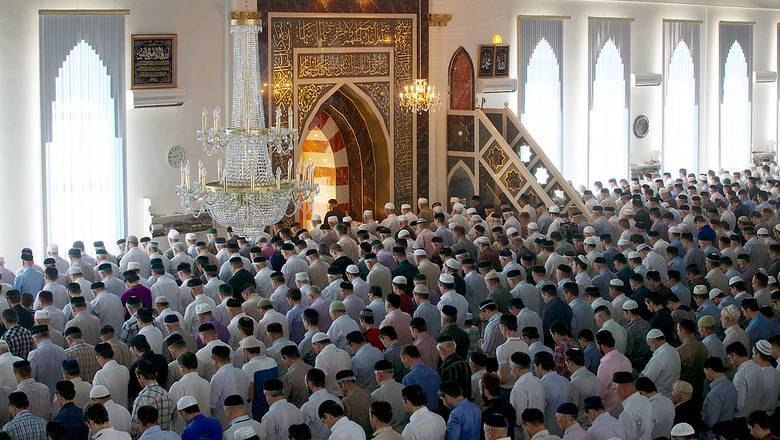 Власти Чечни не отменили обязательную пятничную молитву, несмотря на коронавирус