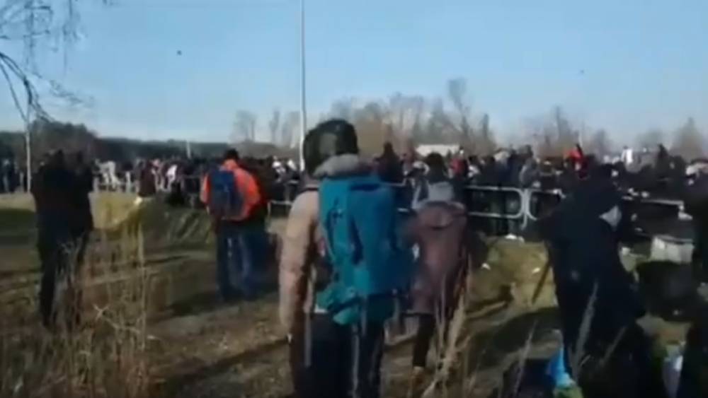 Тысячи рвущихся домой «заробитчан» создали коллапс на границе Польши и Украины