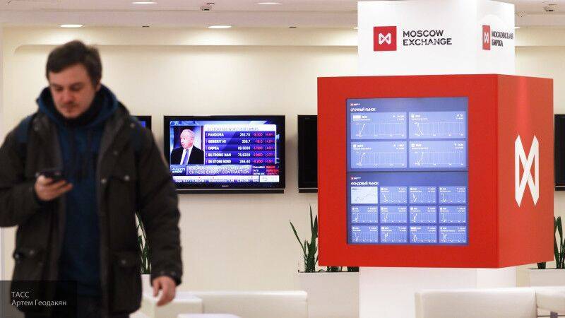 Российский фондовый рынок усилил снижение на фоне коронавируса