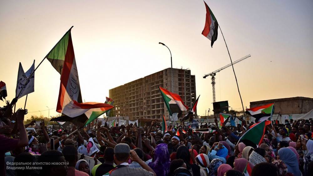 Погибший министр обороны Судана мог мешать Западу