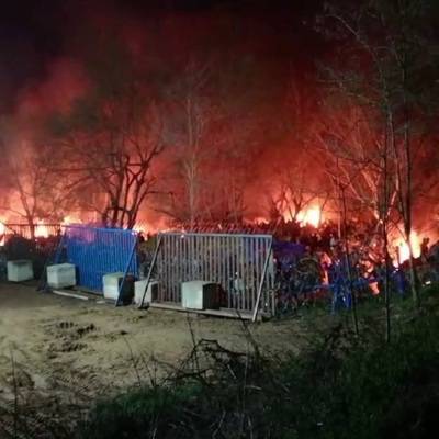 Греция обвинила Турцию в поджоге палаток в лагере мигрантов