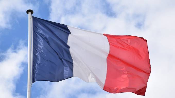 Франция назвала агрессивными статьи с критикой помощи России итальянцам