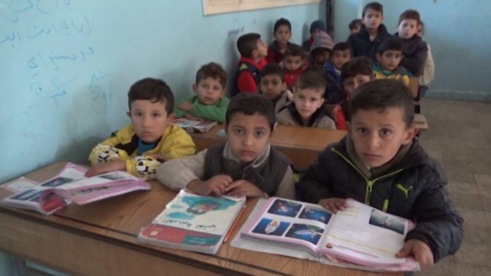 Военные РФ доставили более 500 рюкзаков для сирийских школьников в Латакию