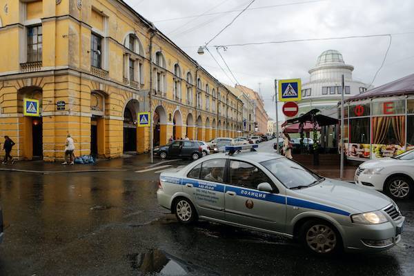 Заведения на Думской и Рубинштейна закрылись под надзором ОМОНа и полиции