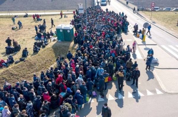 Тысячи украинских мигрантов застряли на границе с Польшей