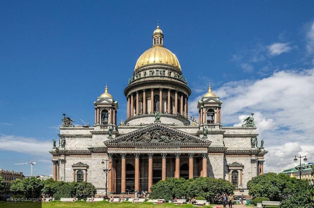 Власти Петербурга приостановили богослужения в Исаакиевском соборе из-за коронавируса
