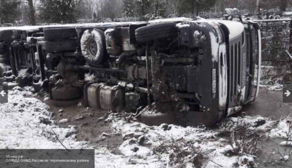 Водитель грузовика скончался от полученных в ДТП на дороге Калмыкии травм