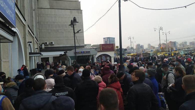 Из Киева эвакуировали 700 россиян, на вокзале выстроилась километровая очередь