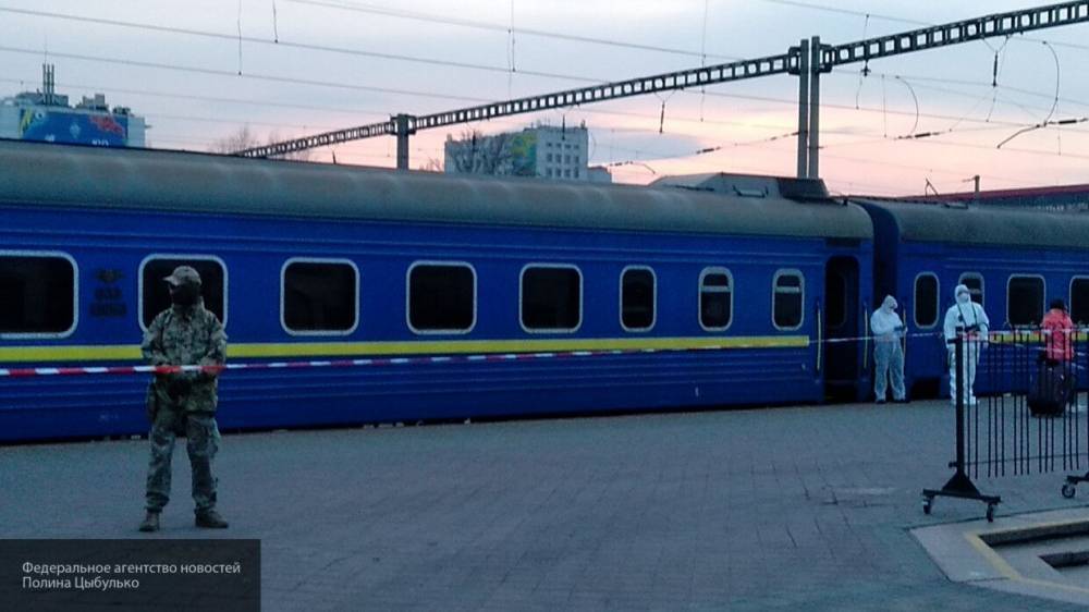 Россияне вернулись с Украины на спецпоезде из-за коронавируса