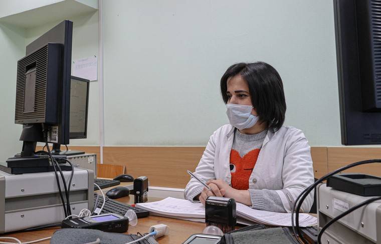 Глава Минздрава: врачи в РФ не заражались коронавирусом от пациентов