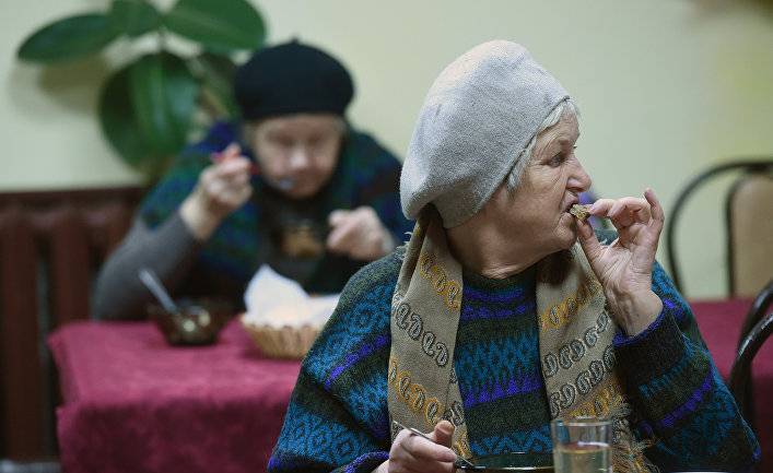 Нихон кэйдзай (Япония): в российских столовых для пенсионеров ежемесячно бесплатно предоставляют 40 тысяч обедов