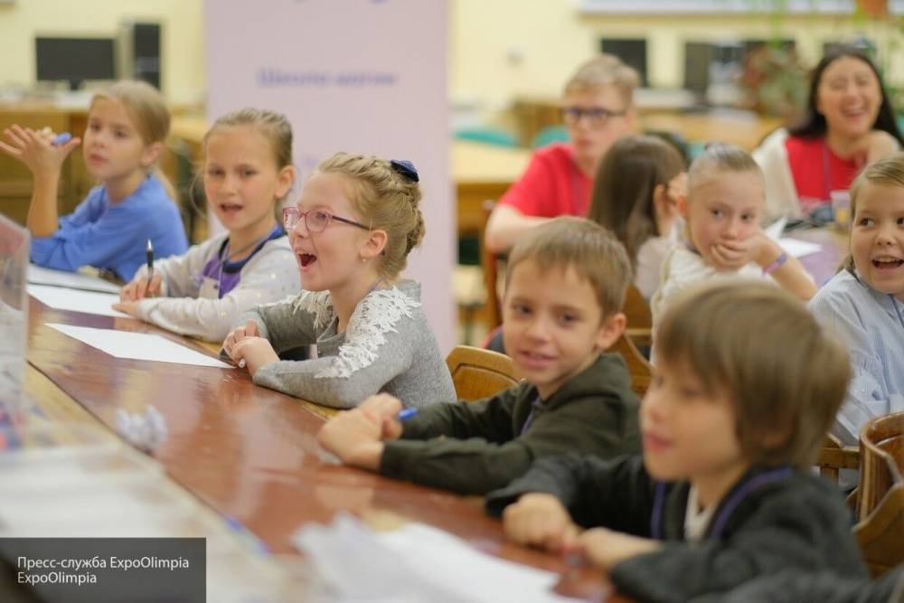 Смольный обеспечит учащихся школ Петербурга продовольственными наборами