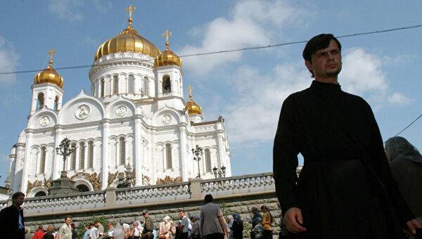 В РПЦ объяснили отказ закрыть храмы и назвали священников духовными врачами