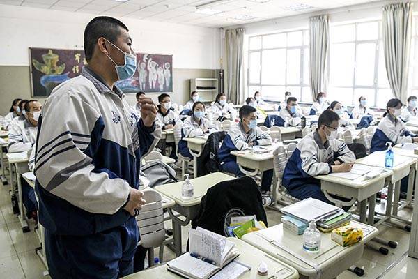Китай поможет найти работу пострадавшим от COVID-19 выпускникам