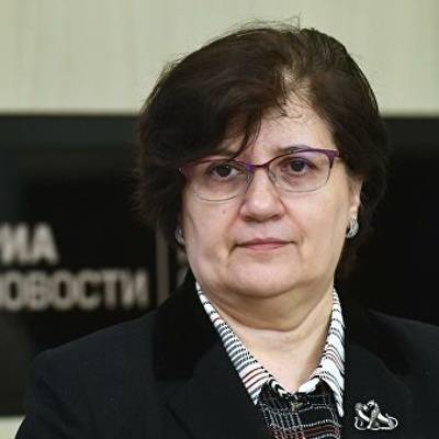 Мелита Вуйнович призвала москвичей соблюдать рекомендацию о дистанции в два метра друг от друга