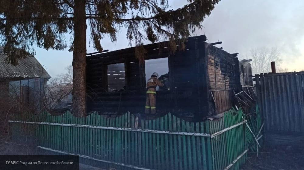 Огонь охватил пять жилых домов в Меленковском районе Владимирской области