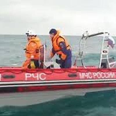 Лодка с четырьмя рыбаками опрокинулась в Калмыкии