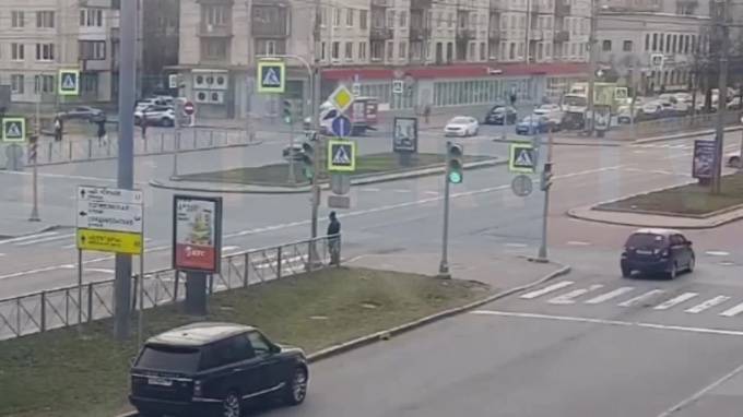 Появилась видеозапись момента столкновения на перекрестке Ланского и Омской