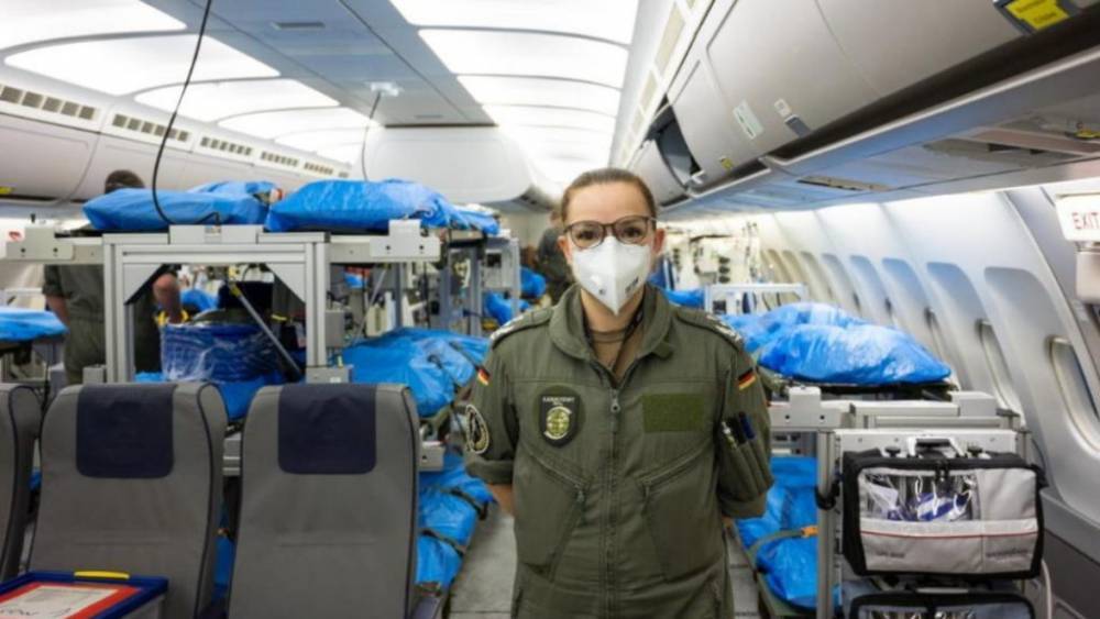 Самолет бундесвера доставил в Германию тяжелобольных итальянцев с коронавирусом