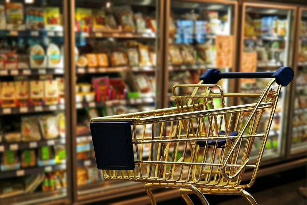 «Без денег трудно»: жители Италии готовятся к штурму супермаркетов