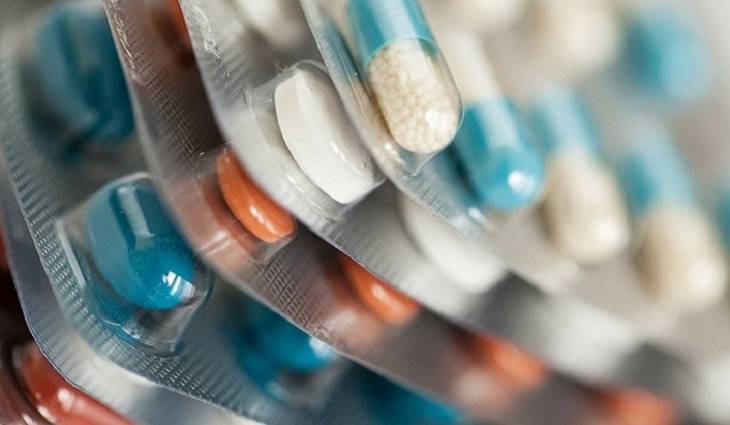 Во Франции названа почти сотня лекарств, помогающих бороться с COVID-19
