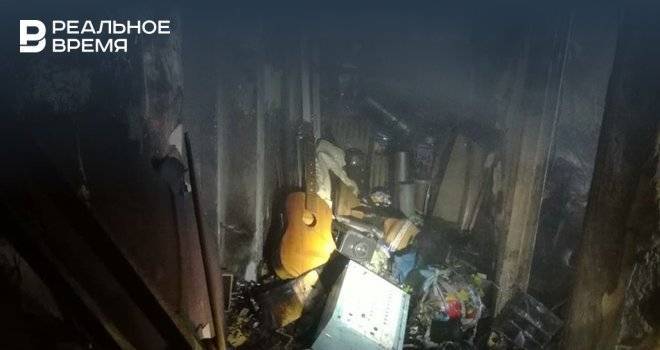 В Зеленодольске пожарные спасли мужчину из горящей квартиры