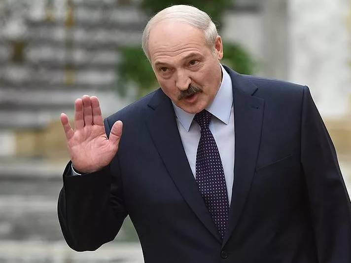 Лукашенко рассказал, как лучше умереть от коронавируса и обозвал отмену Парада в Москве