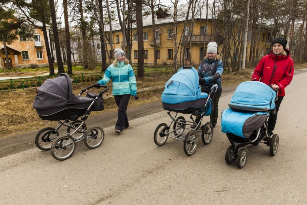 Малоимущие россияне с детьми начнут получать выплаты по 5 тыс. рублей с 1 апреля