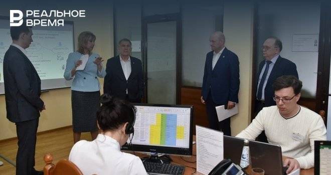 Президент Татарстана проверил работу созданного для помощи пожилым колл-центра