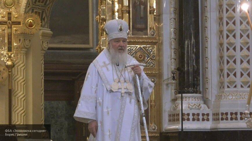 Патриарх Кирилл призвал православных временно отказаться от посещения храмов