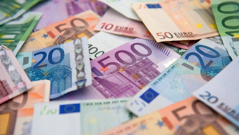 Власти Германии отменили налог на премии до €1500 работающим в тяжелых условиях