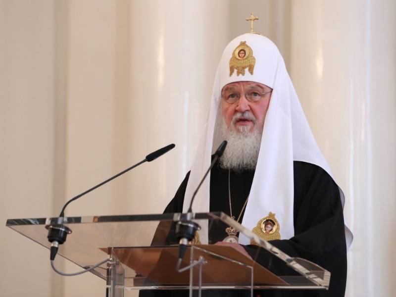 Патриарх Кирилл призвал всех верующих не ходить в храмы и молиться дома
